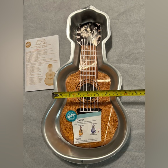 NWTs Wilton Guitar Cakes. - Picture 6 of 6